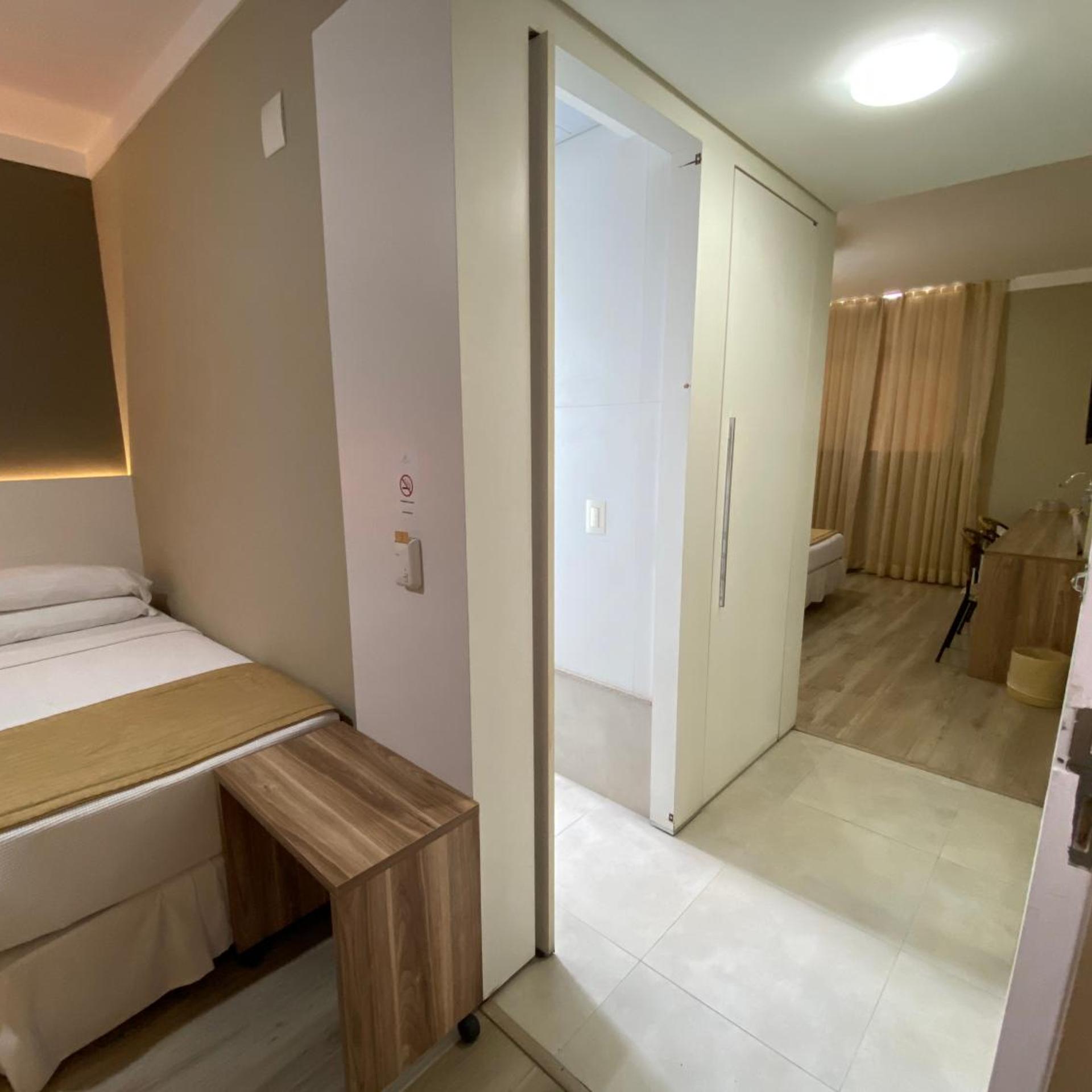 JB Palace Hotel 25/50