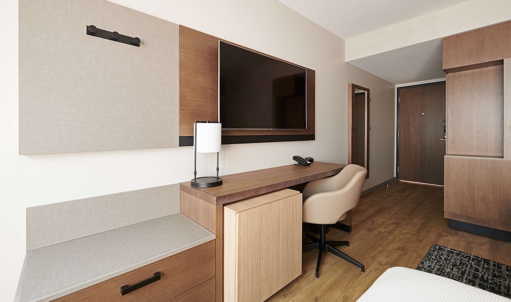Hyatt Place Asheville Airport 13/19