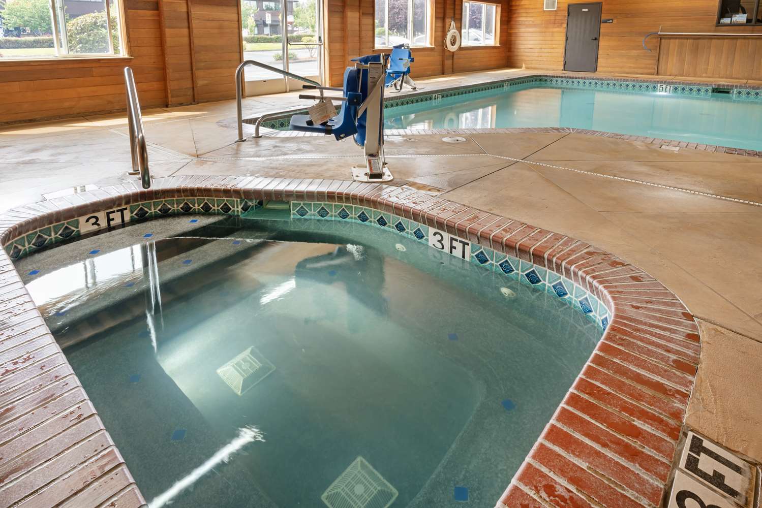 Best Western Cascade Inn & Suites 40/54