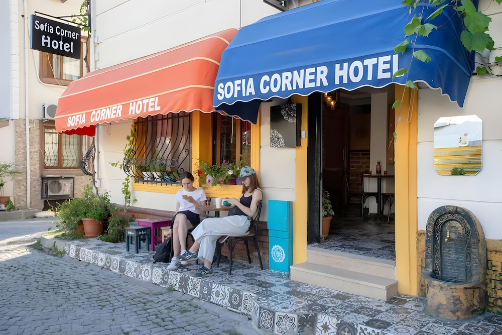 Sofia Corner Hotel 3/50