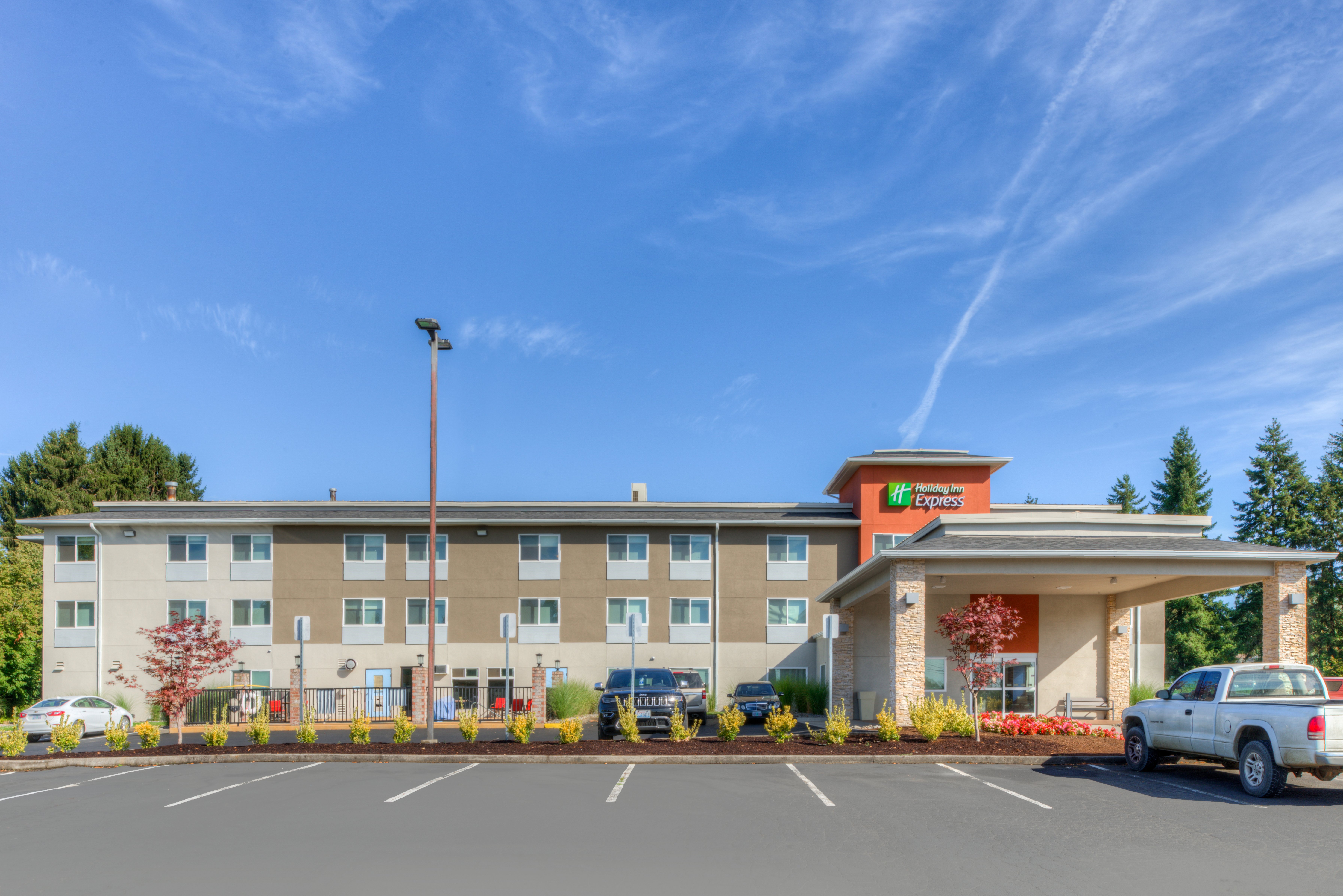 HOLIDAY INN EXPRESS NEWBERG - WINE COUNTRY 57/60
