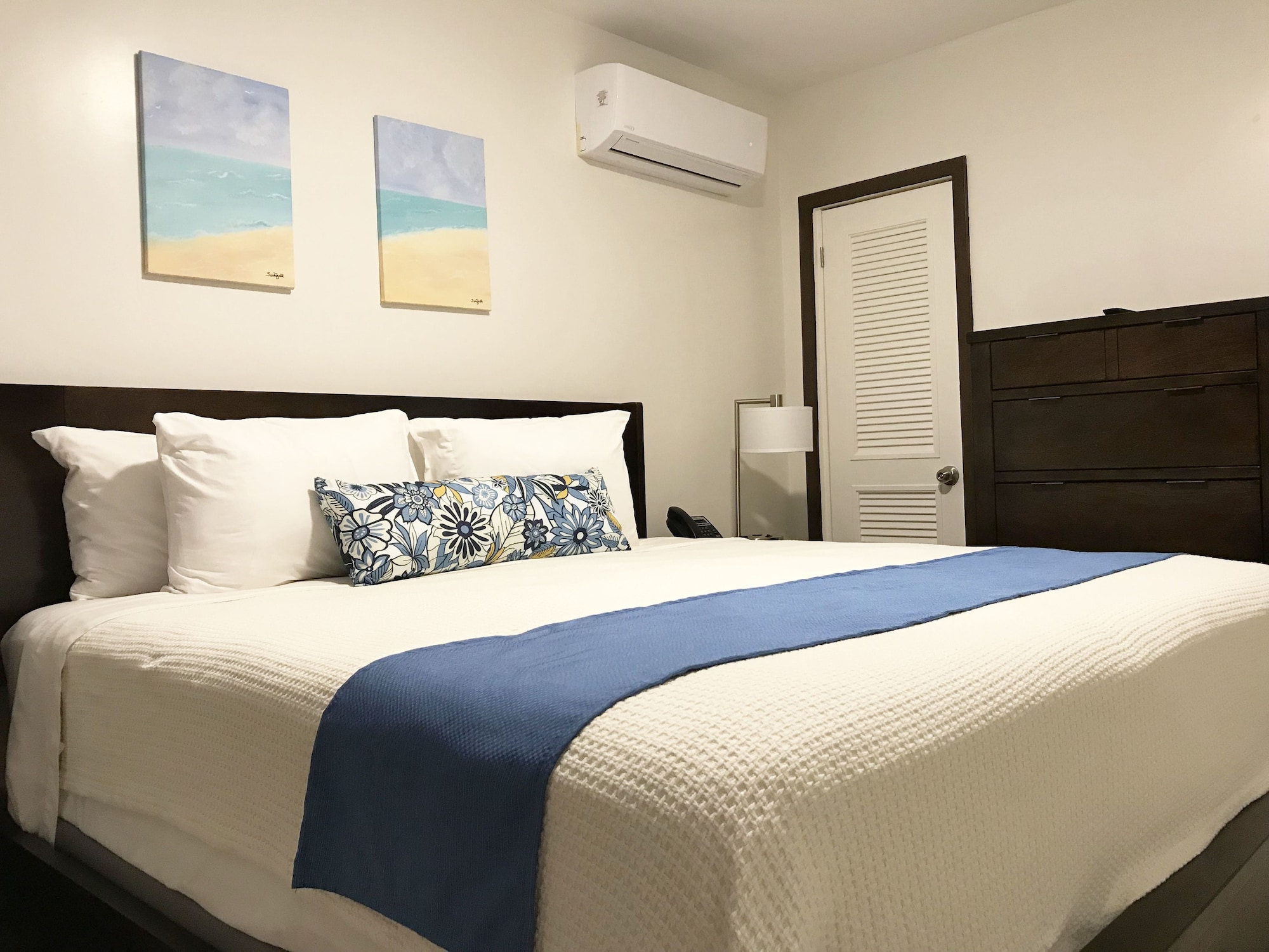 SUITE, KING BED, GARDEN VIEW, SOFA