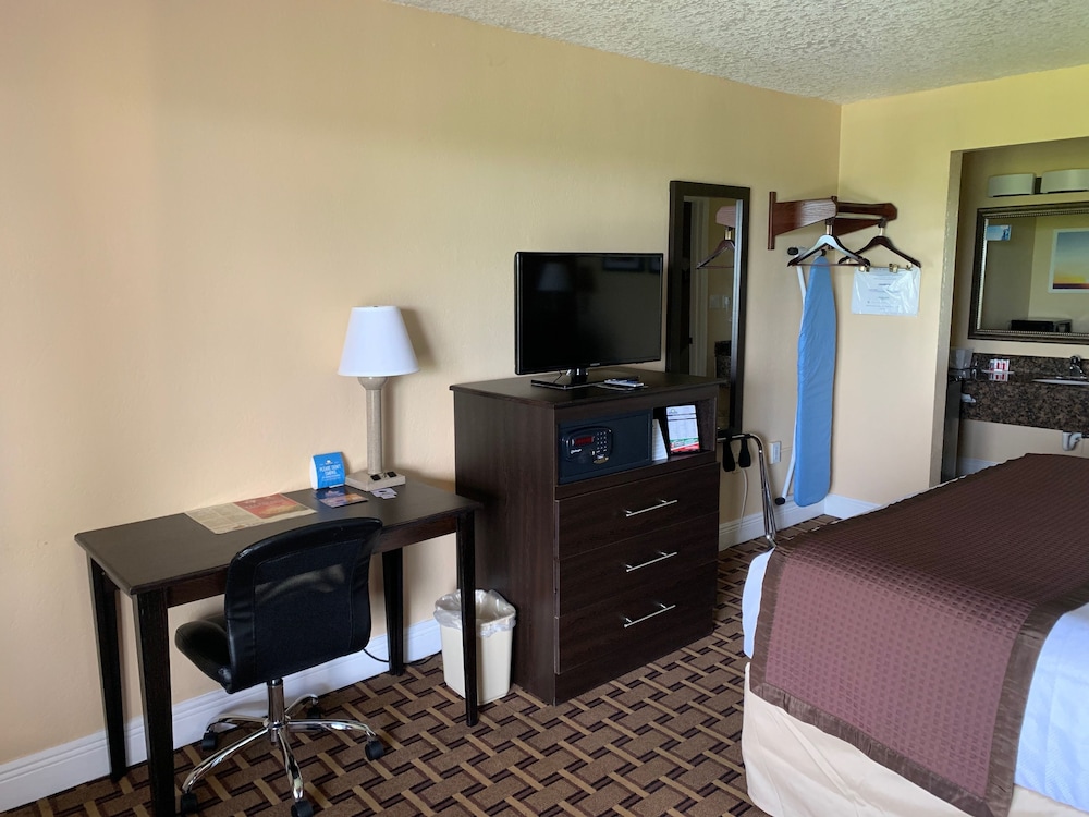 Days Inn By Wyndham Fort Lauderdale-Oakland Park Airport N 12/31