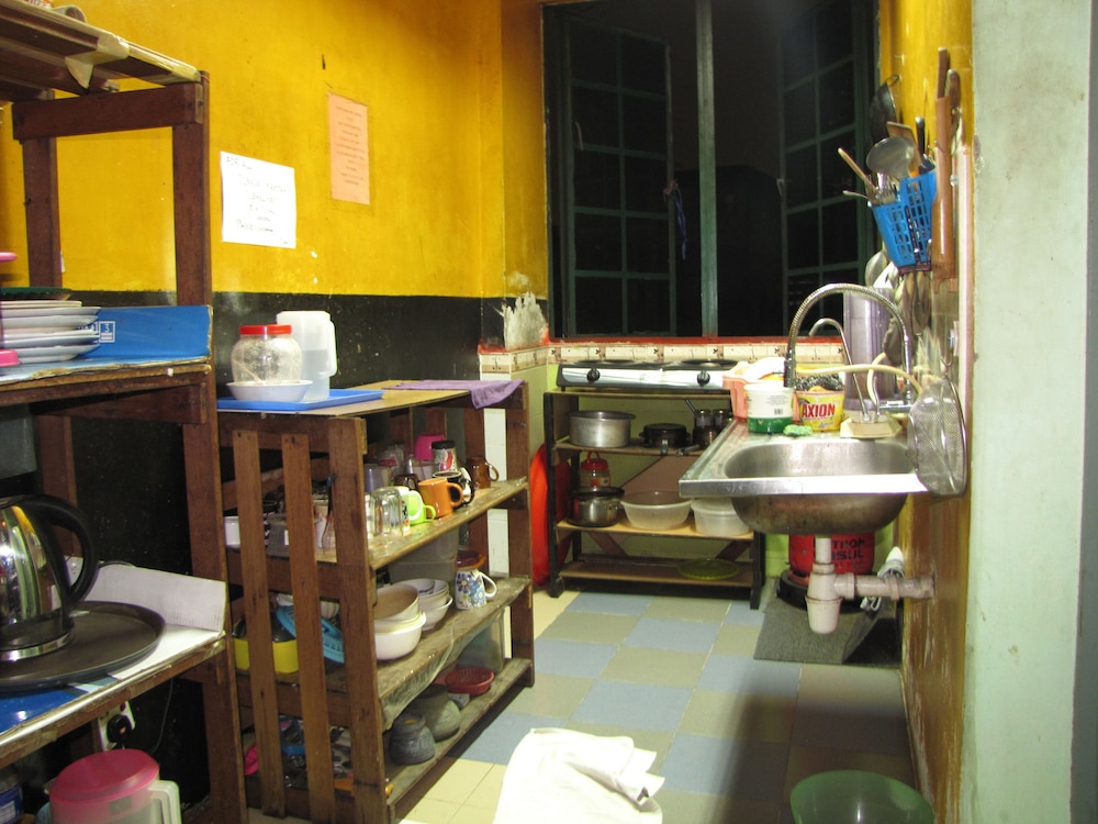 OASIS GUEST HOUSE 8/43
