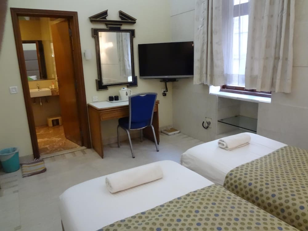 Regent Hotel 30/38