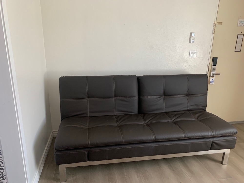 Oasis Inn & Suites 28/50