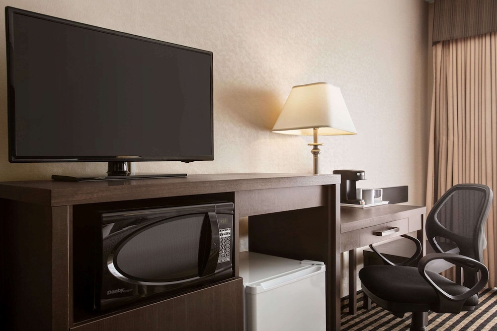Days Inn By Wyndham Miramichi NB 43/45