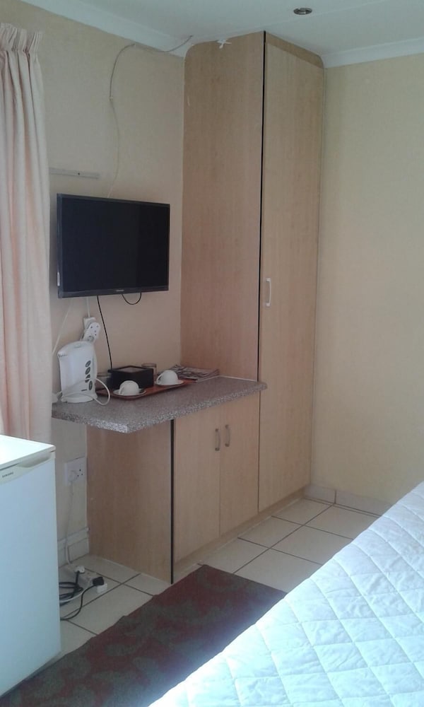 Asda Guesthouse 32/44