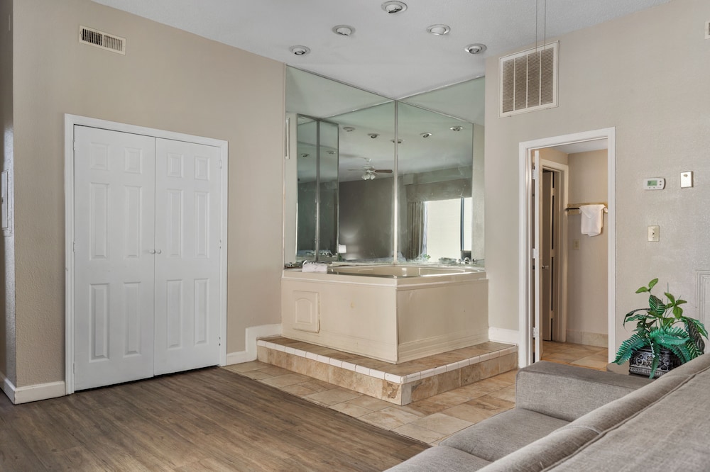Ocean Crest Inn and Suites 11/51