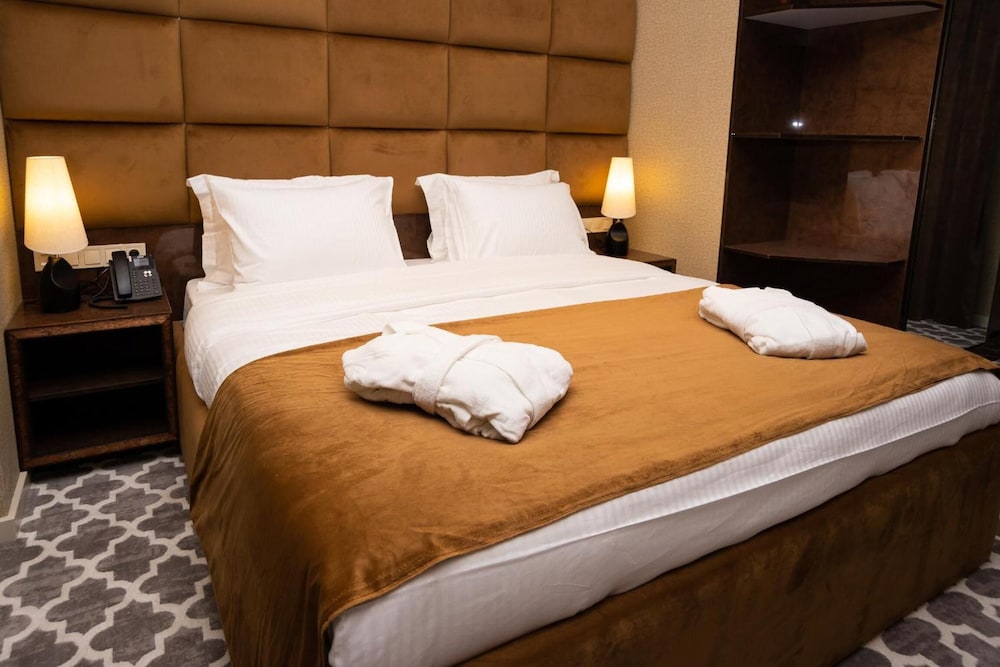 Gallery Art Hotel 7/41