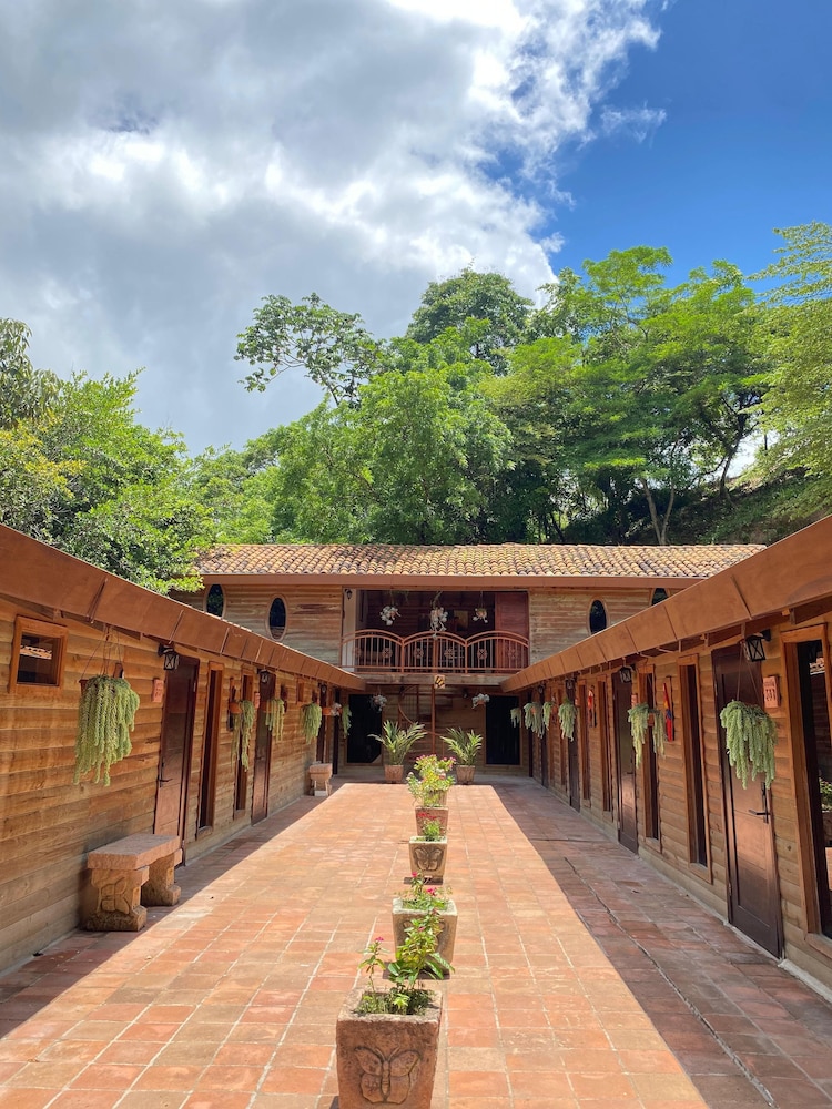Mayan Hills Hotel 36/39