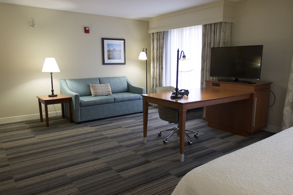Hampton Inn Suites Davenport 26/41