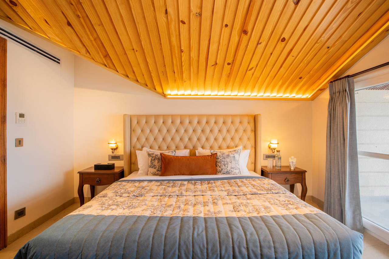Room at ELIVAAS Prive The Royce Rose Luxe Villa with Pool, Jacuzzi & Steam Room, KASAULI