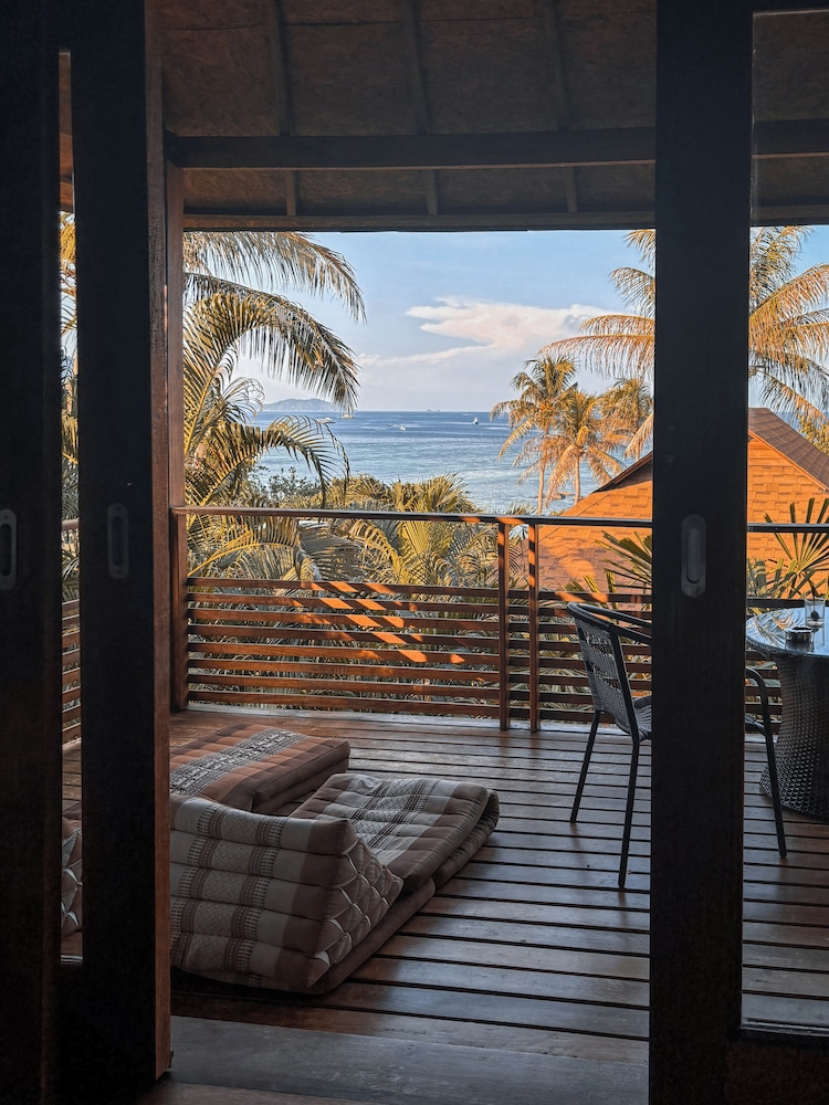 Ten Moons Lipe Resort 27/50