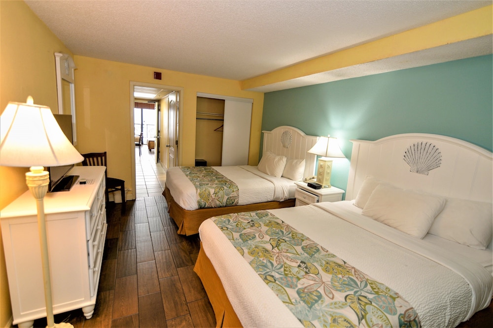 Monterey Bay Suites 18/81