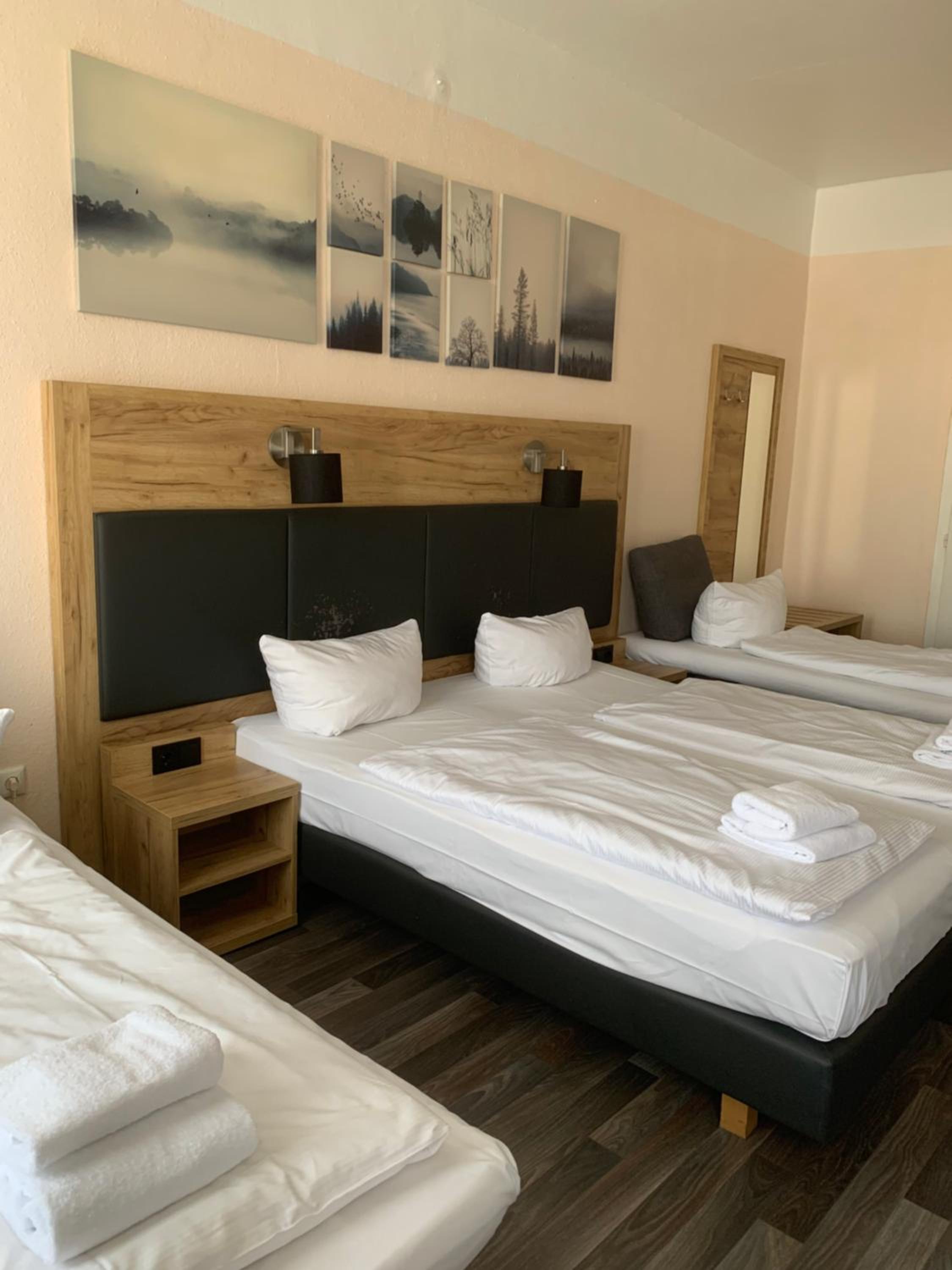 Room, Quadruple