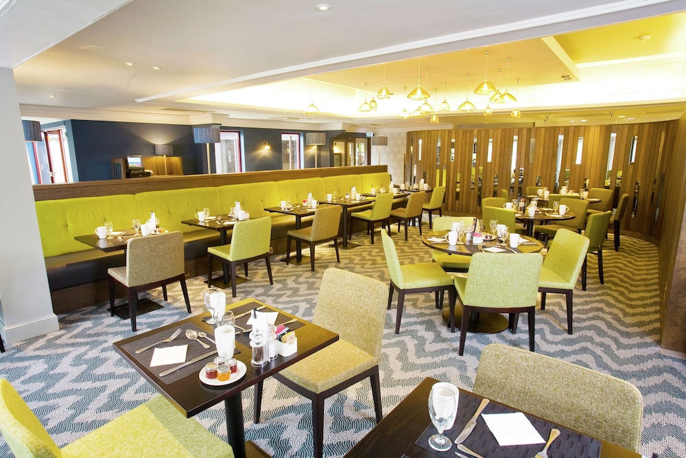 DOUBLETREE BY HILTON BRISTOL NORTH 35/47