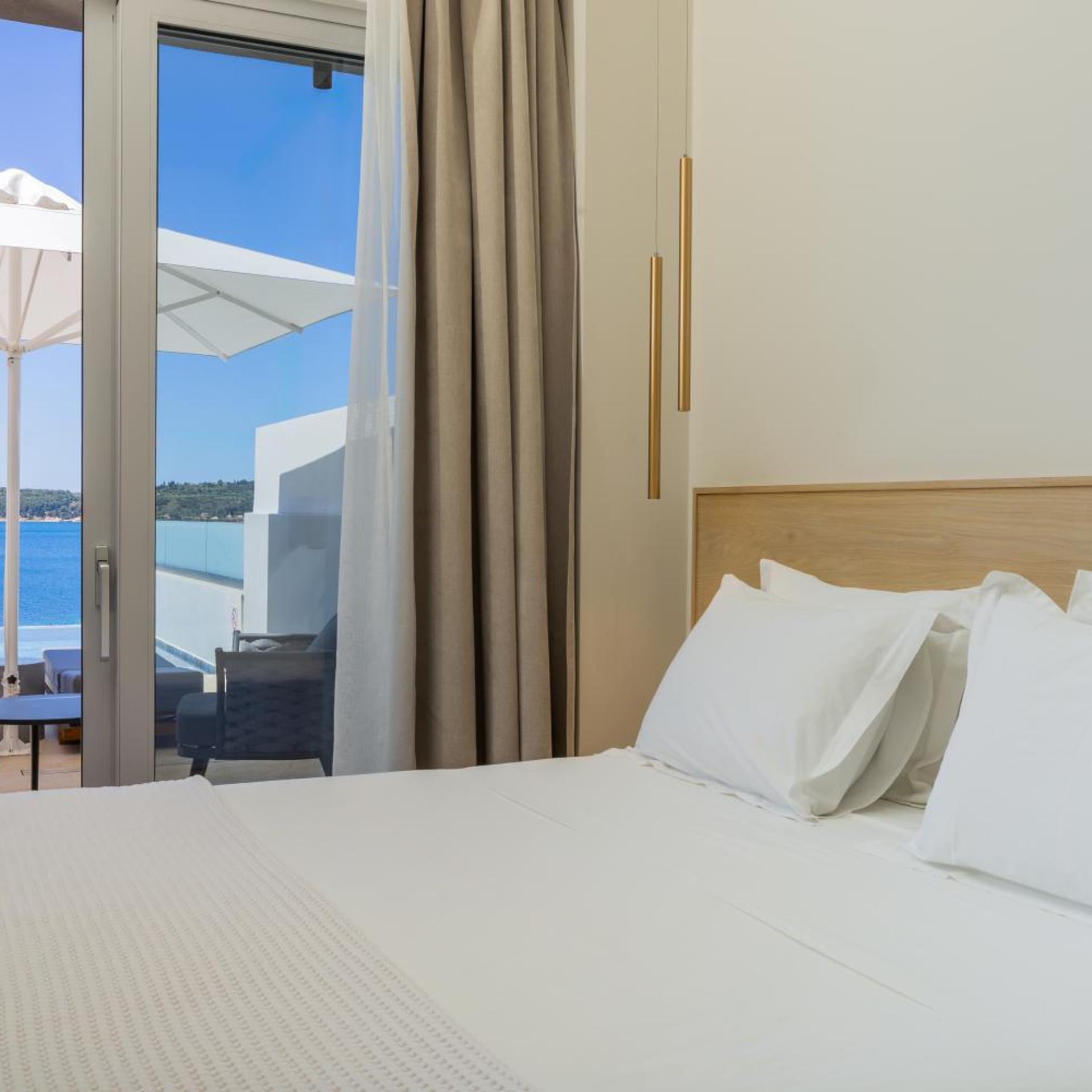 جناح جونيور بمسبح خاص، Limanaki Hotel 5/10