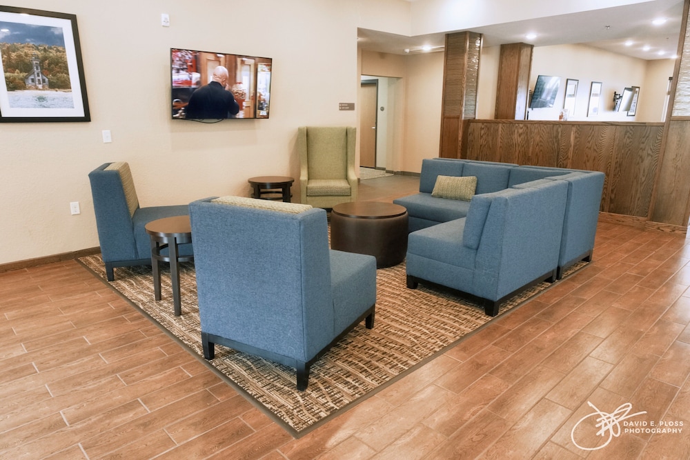 Comfort Inn and Suites Munising - Lakefront 28/49