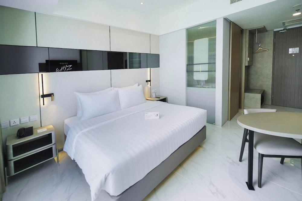 Grand Whiz Hotel Praxis Surabaya 18/43