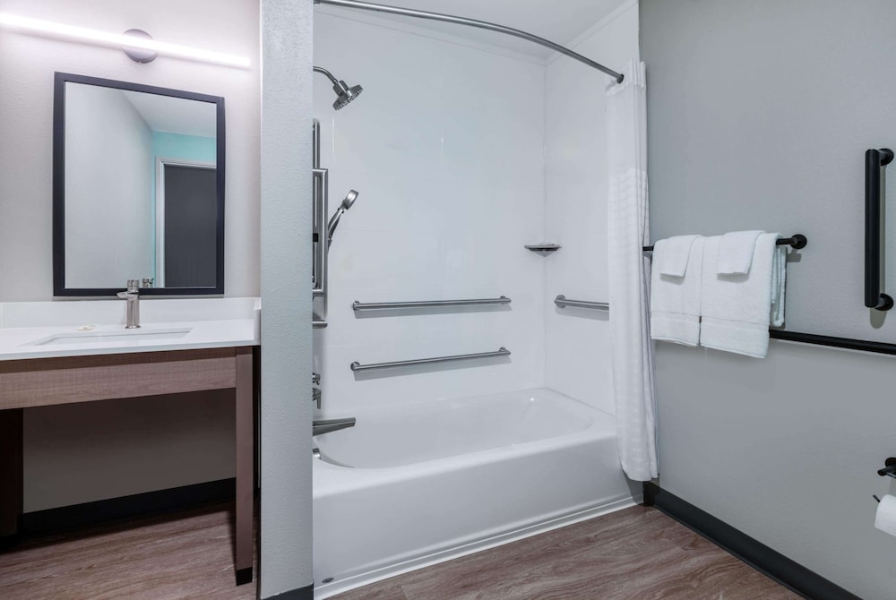 ECHO Suites Extended Stay by Wyndham Nashville/ Gallatin 67/69