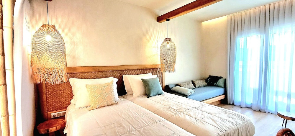 LUXURY, STUDIO