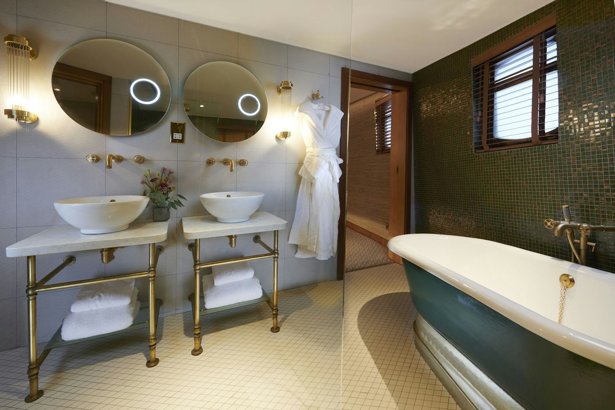 Fingal A Luxury Floating Hotel 14/15