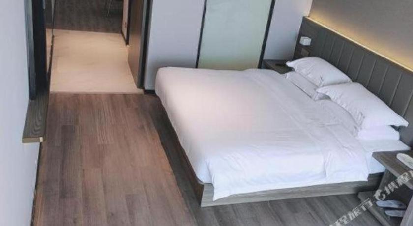 7 days premium hotel(Chongqing T3 terminal store) 34/55