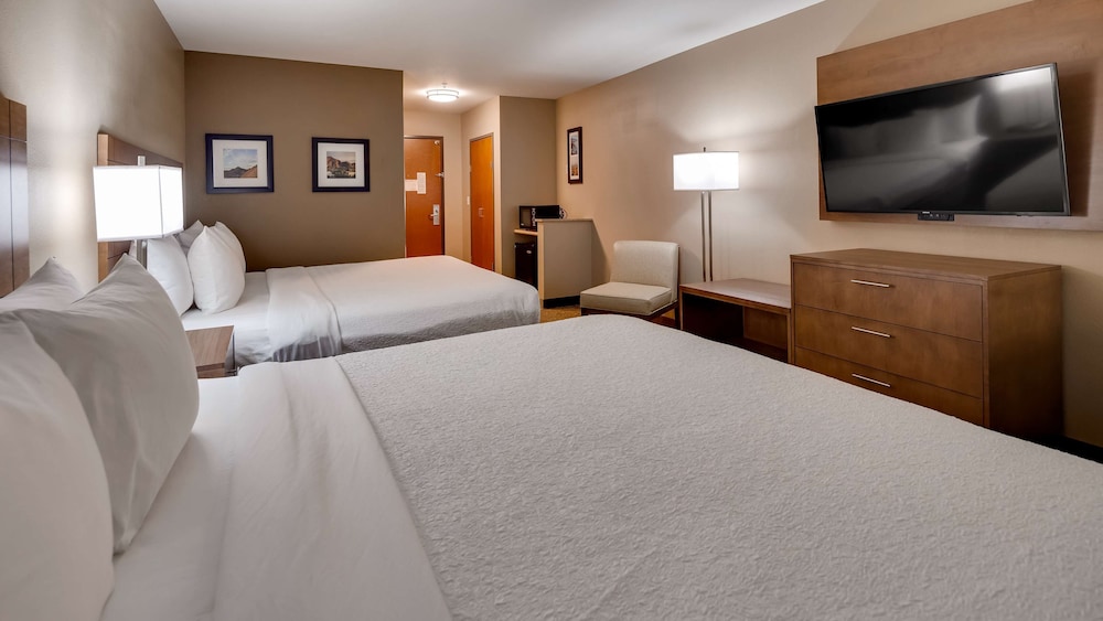 Standard, 2 King Beds