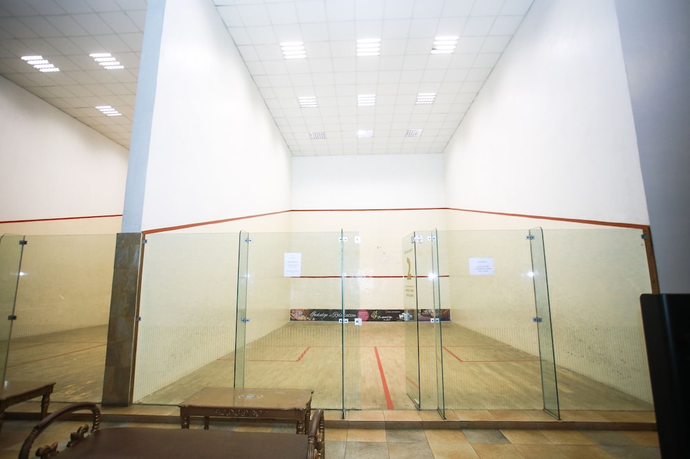 Colosseum Hotel And Fitness Club 40/75