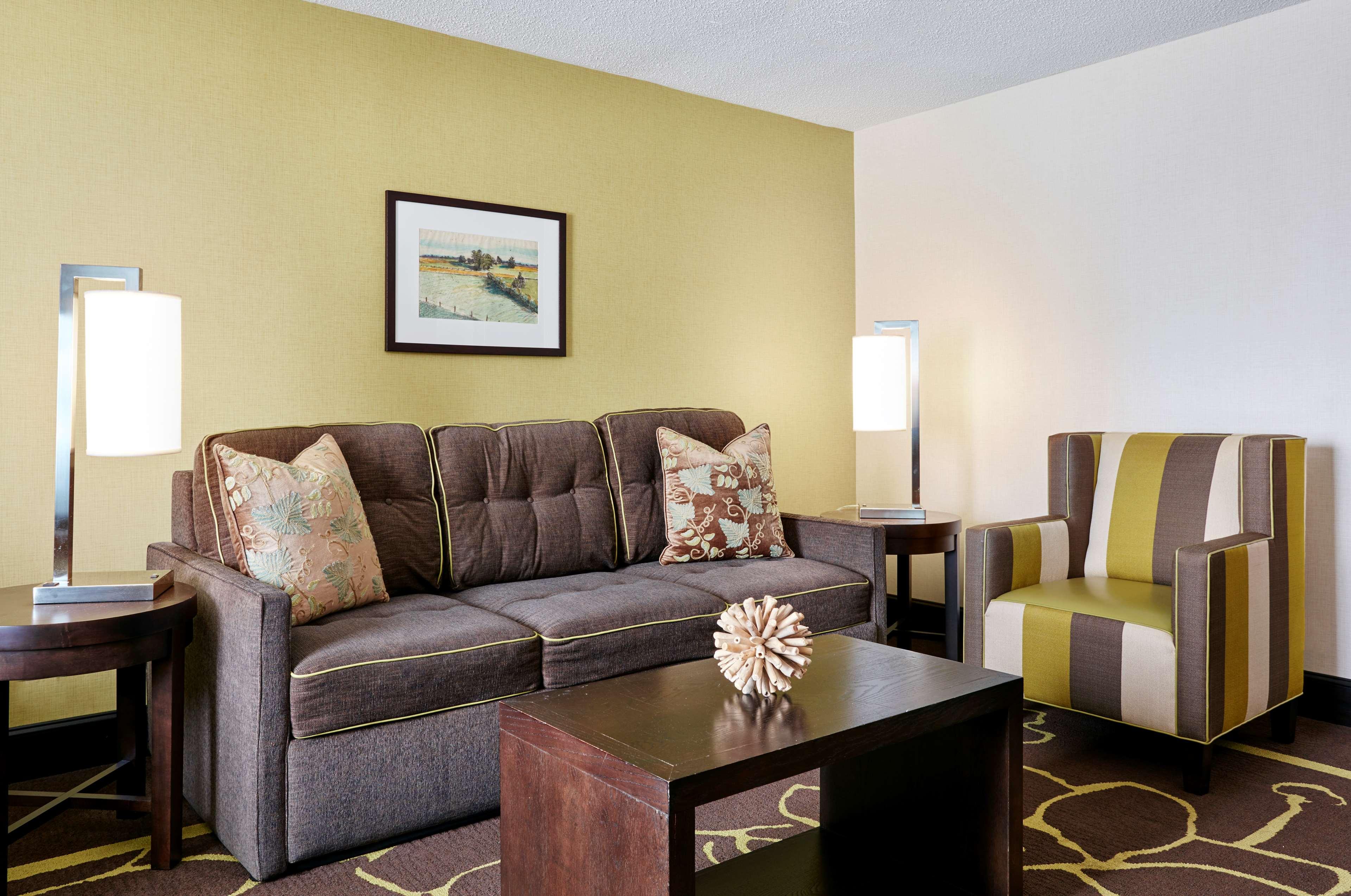 DOUBLETREE BY HILTON HOTEL CHARLOTTE 47/76