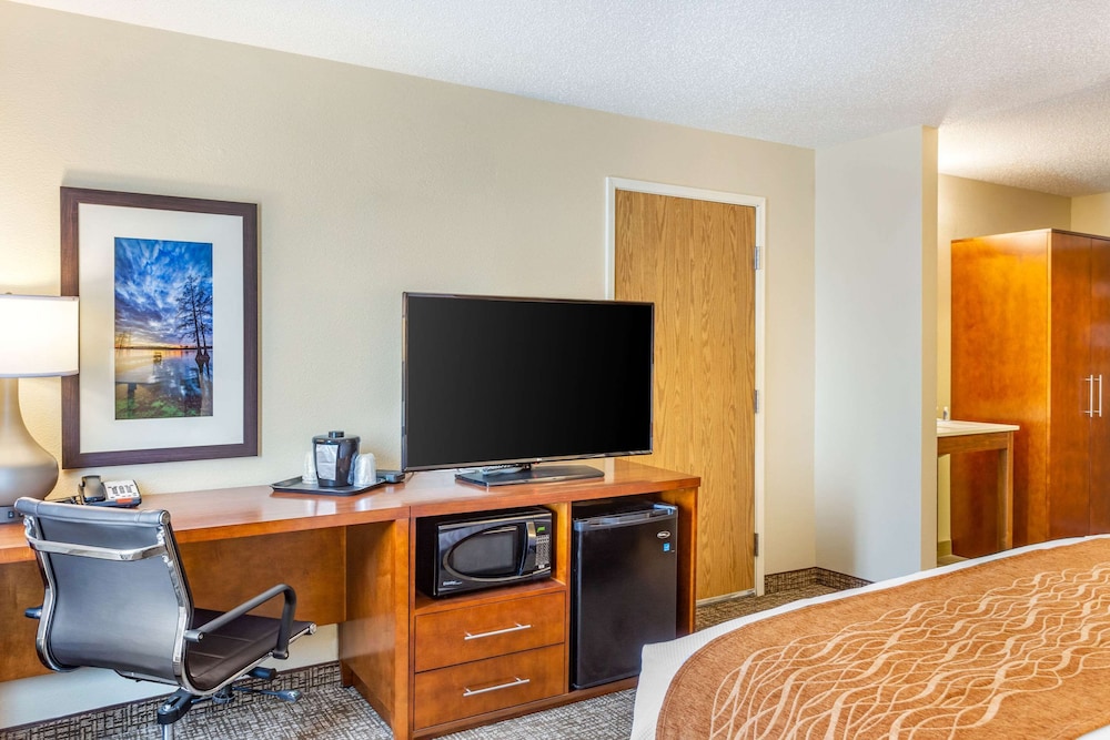 Comfort Inn DeKalb - University Area 25/26