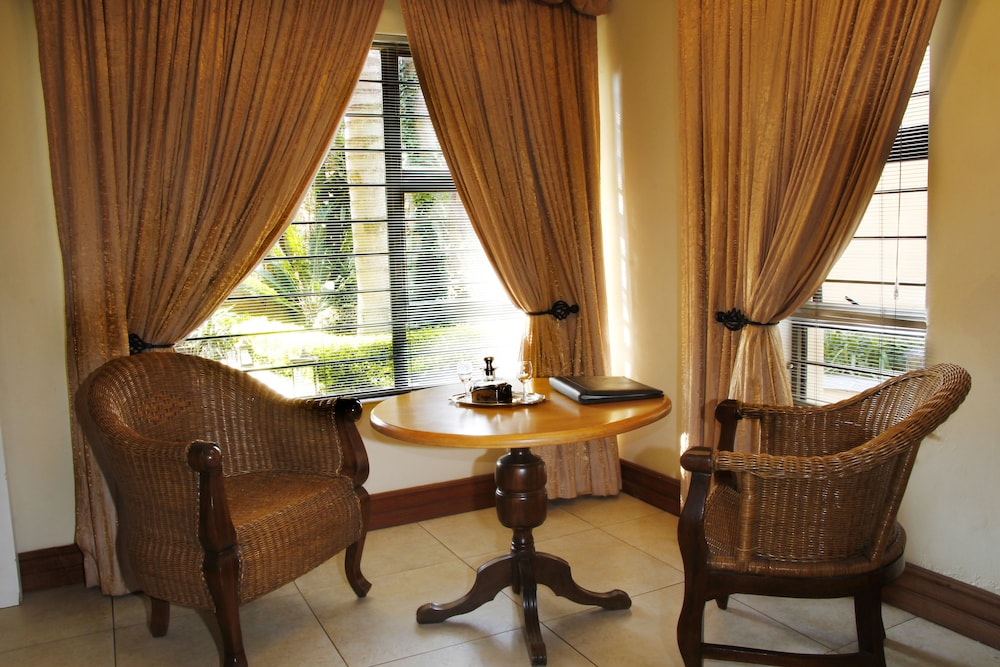 Opikopi Guest House 25/37