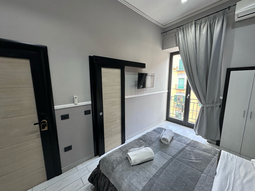 Parthenope Rooms 11/50