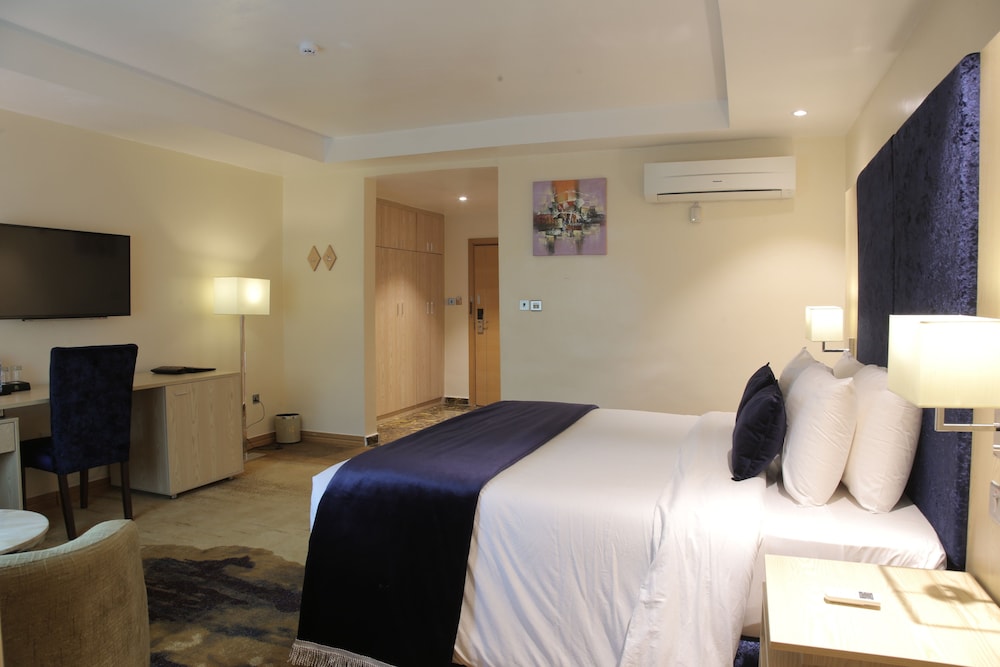 Bon Hotel Elvis 12/50