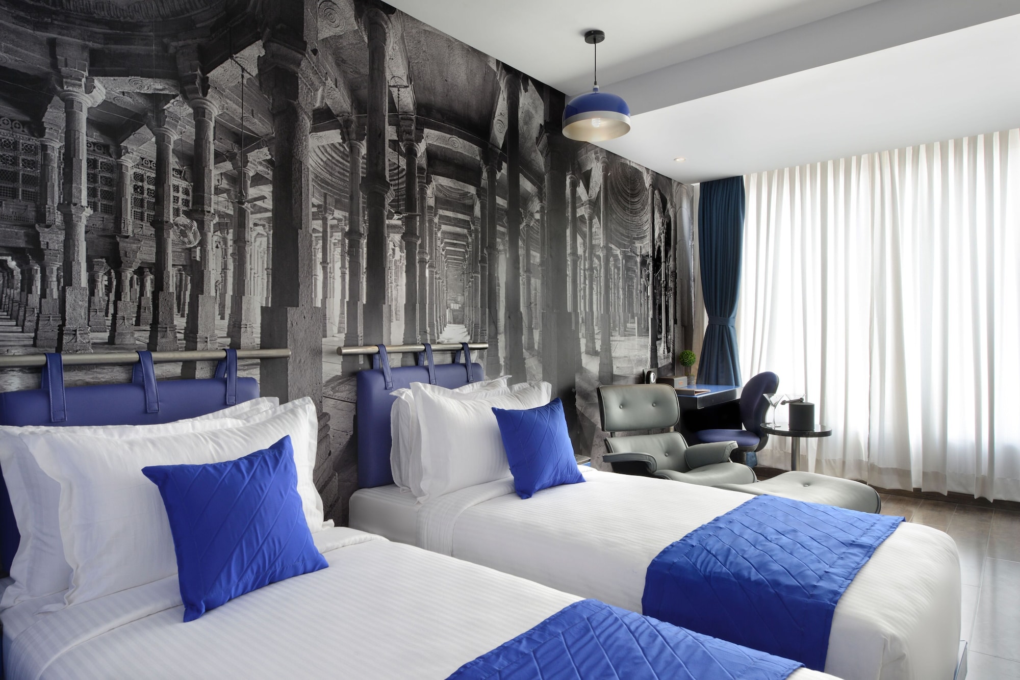 DELUXE, DOUBLE OR TWIN BED, CITY VIEW