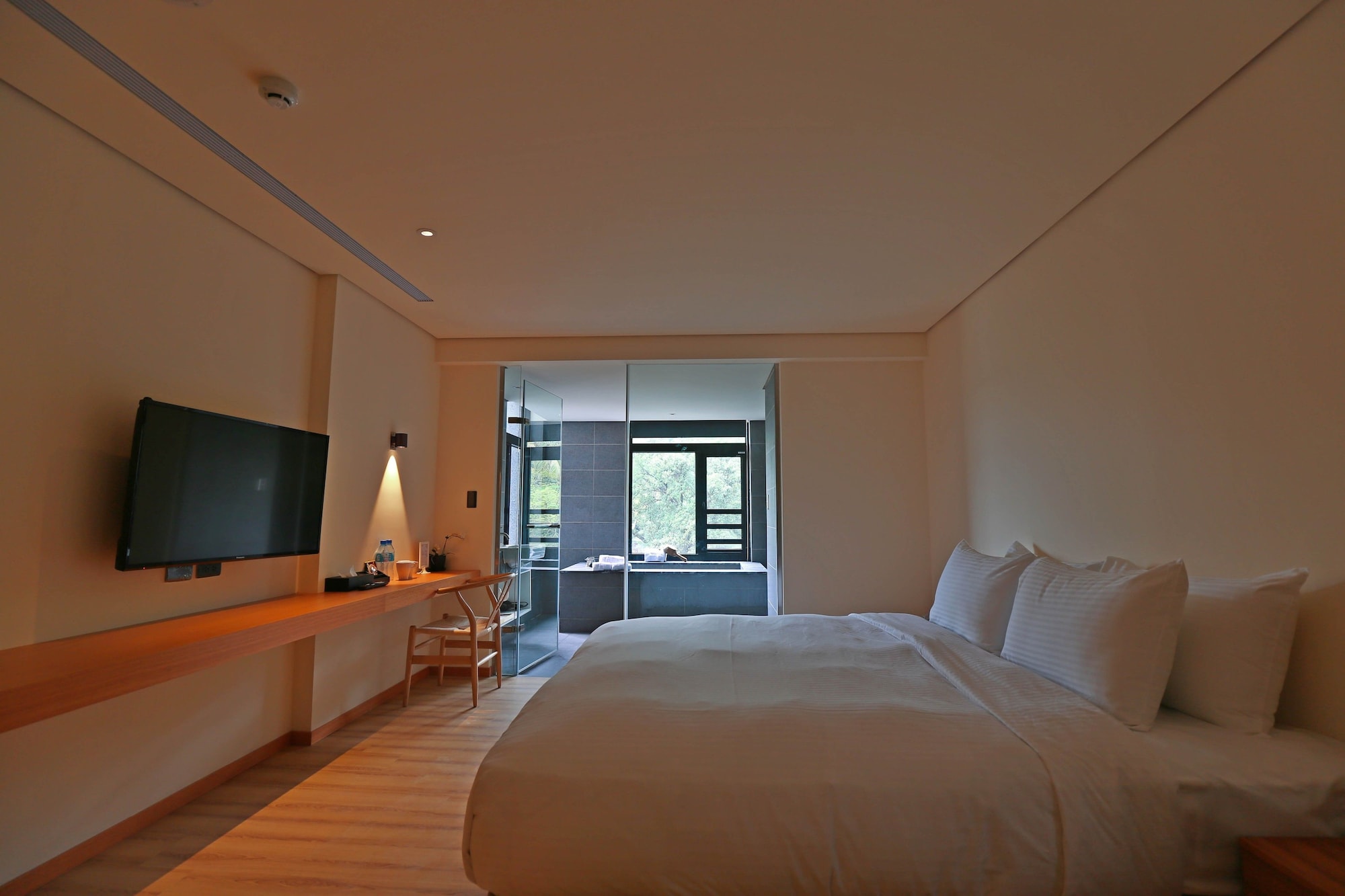DELUXE, DOUBLE BED, PARK VIEW