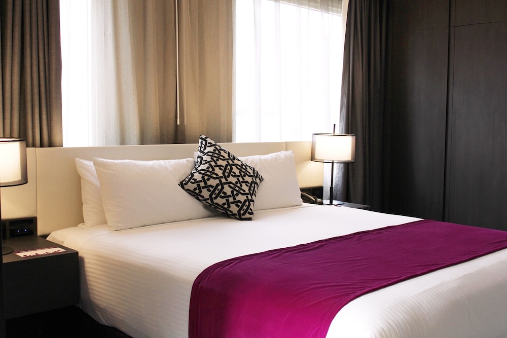 Pullman Melbourne City Centre 16/80