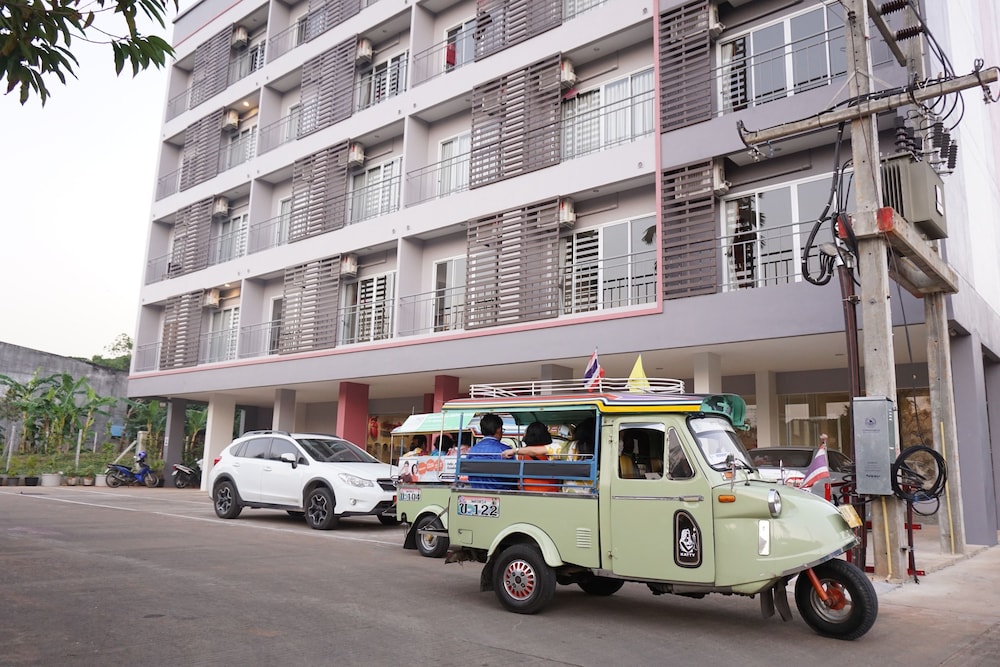 Chompu Nakarin Apartment 52/57
