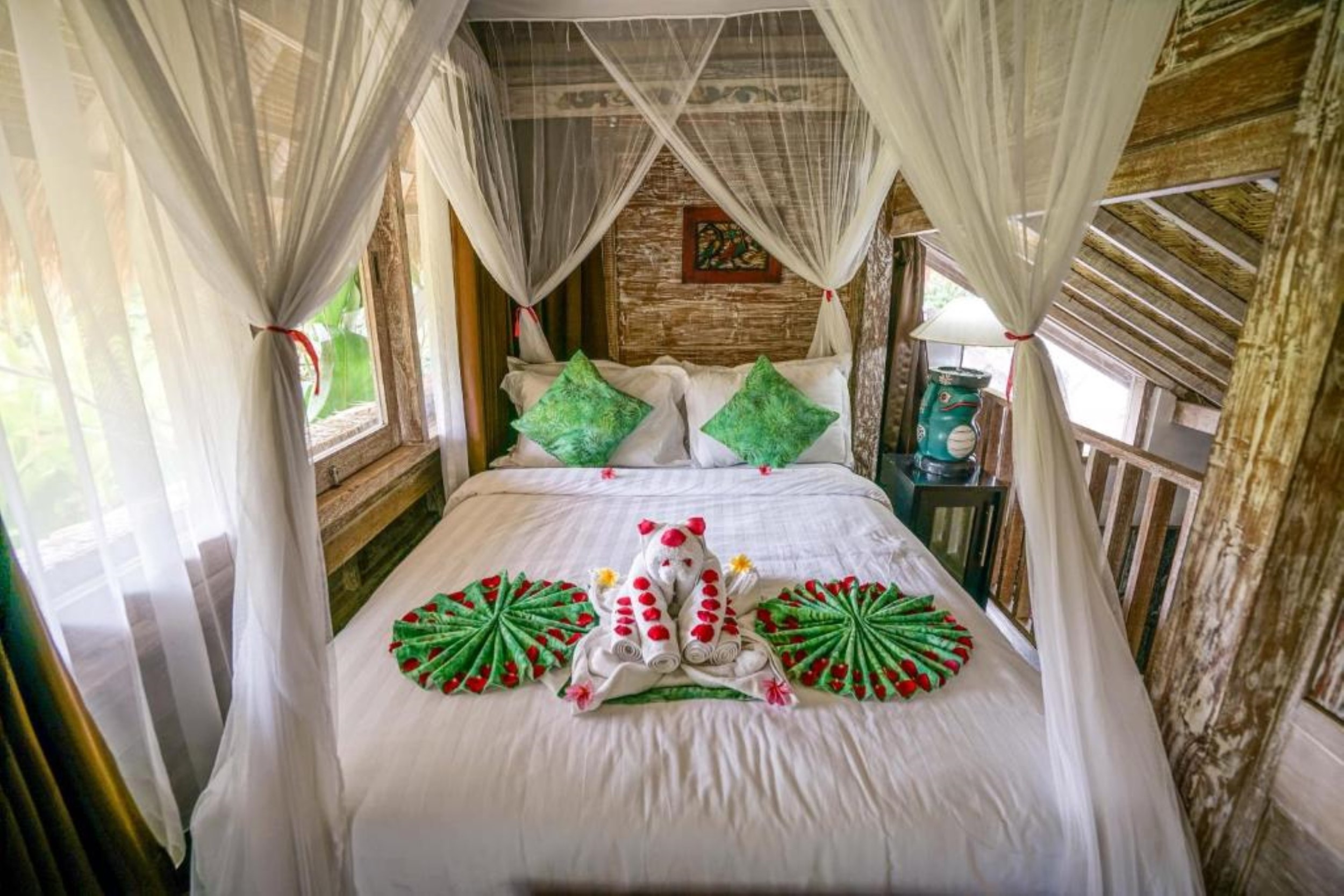 LOFT, QUEEN BED