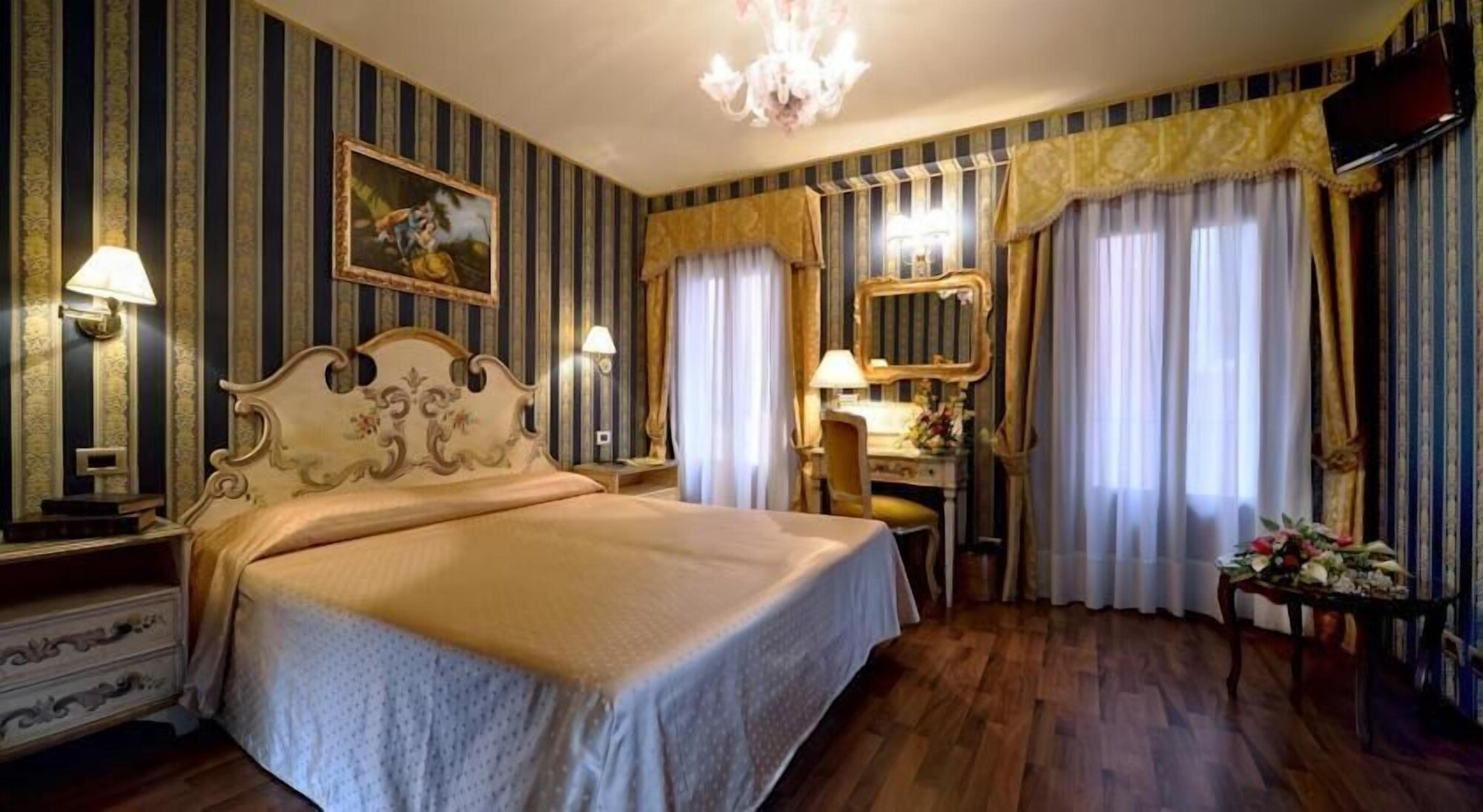 ROOM, TWIN BEDS
