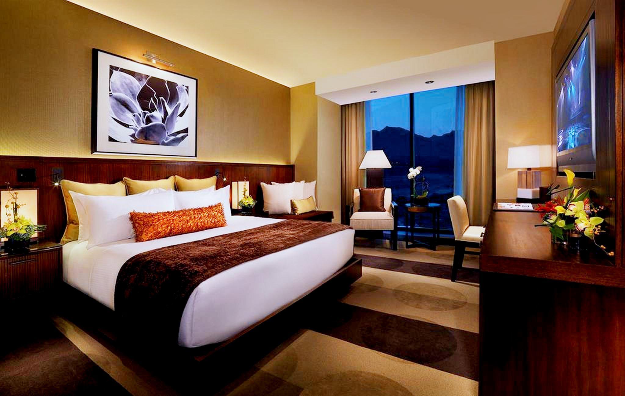 Room, Pool View