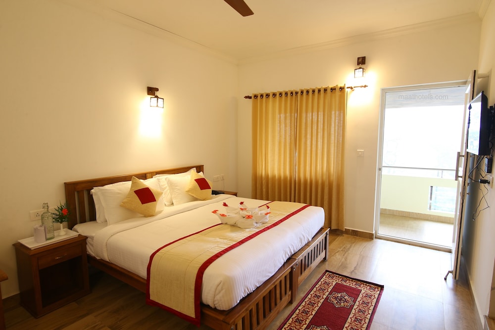 Premium, King Bed, Valley View 2/4