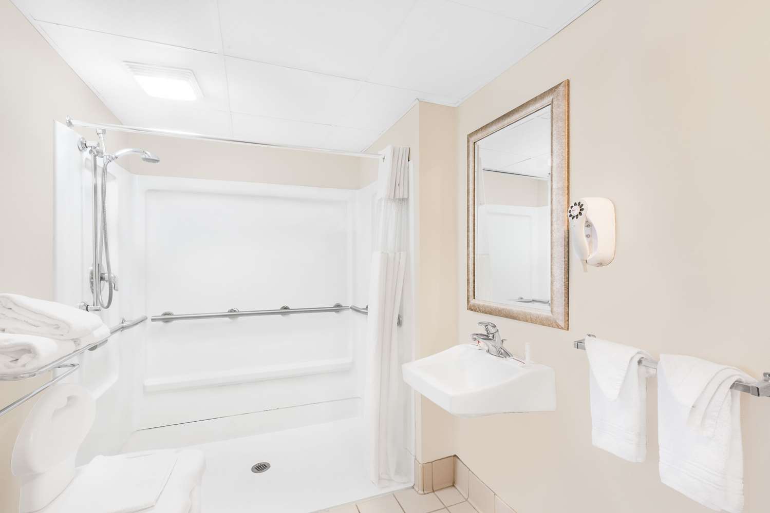 Days Inn by Wyndham Springfield/Phil.Intl Airport 17/19
