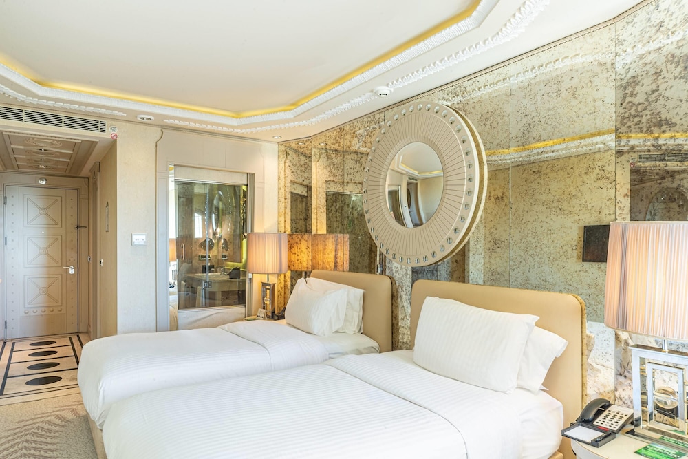 DELUXE, TWIN BEDS, CITY VIEW