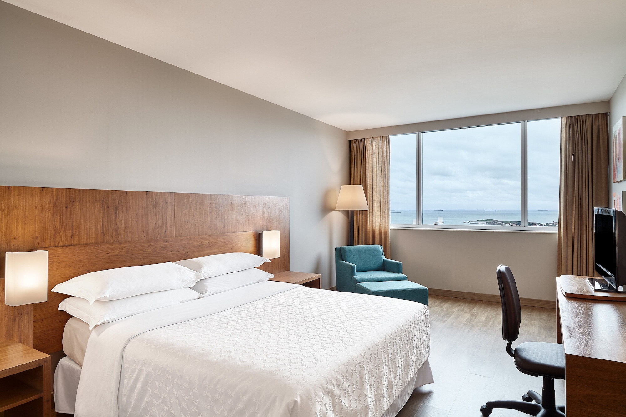 DELUXE, KING BED, OCEAN VIEW, MIDDLE FLOOR