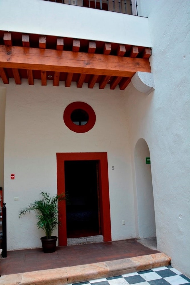 Gertrudis Hotel 7/45