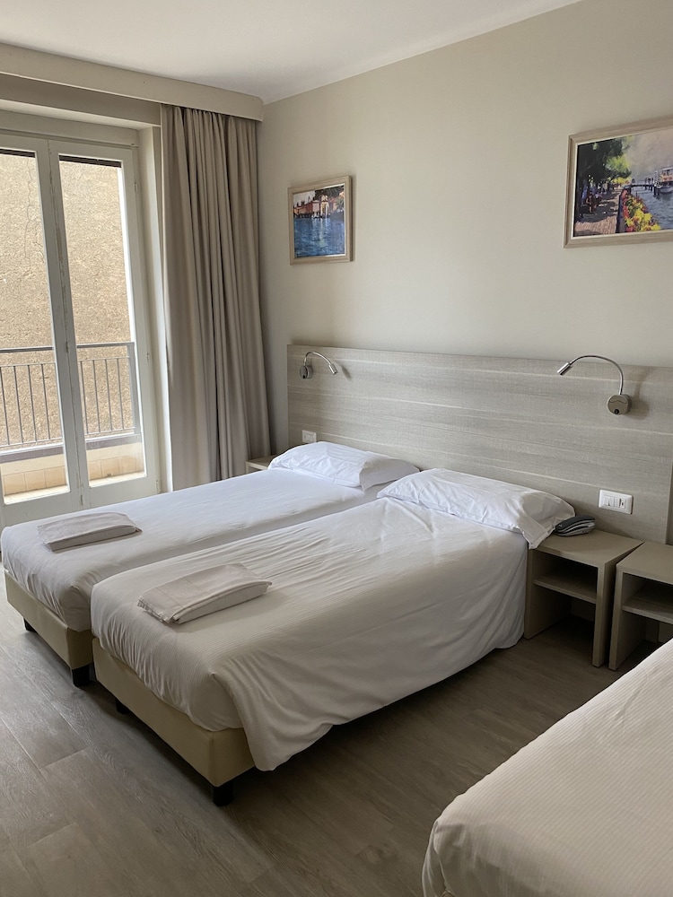 Hotel Bazzoni And Du Lac 12/70