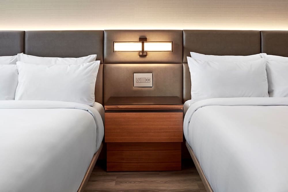 AC Hotel by Marriott Santa Rosa Sonoma Wine Country 11/55