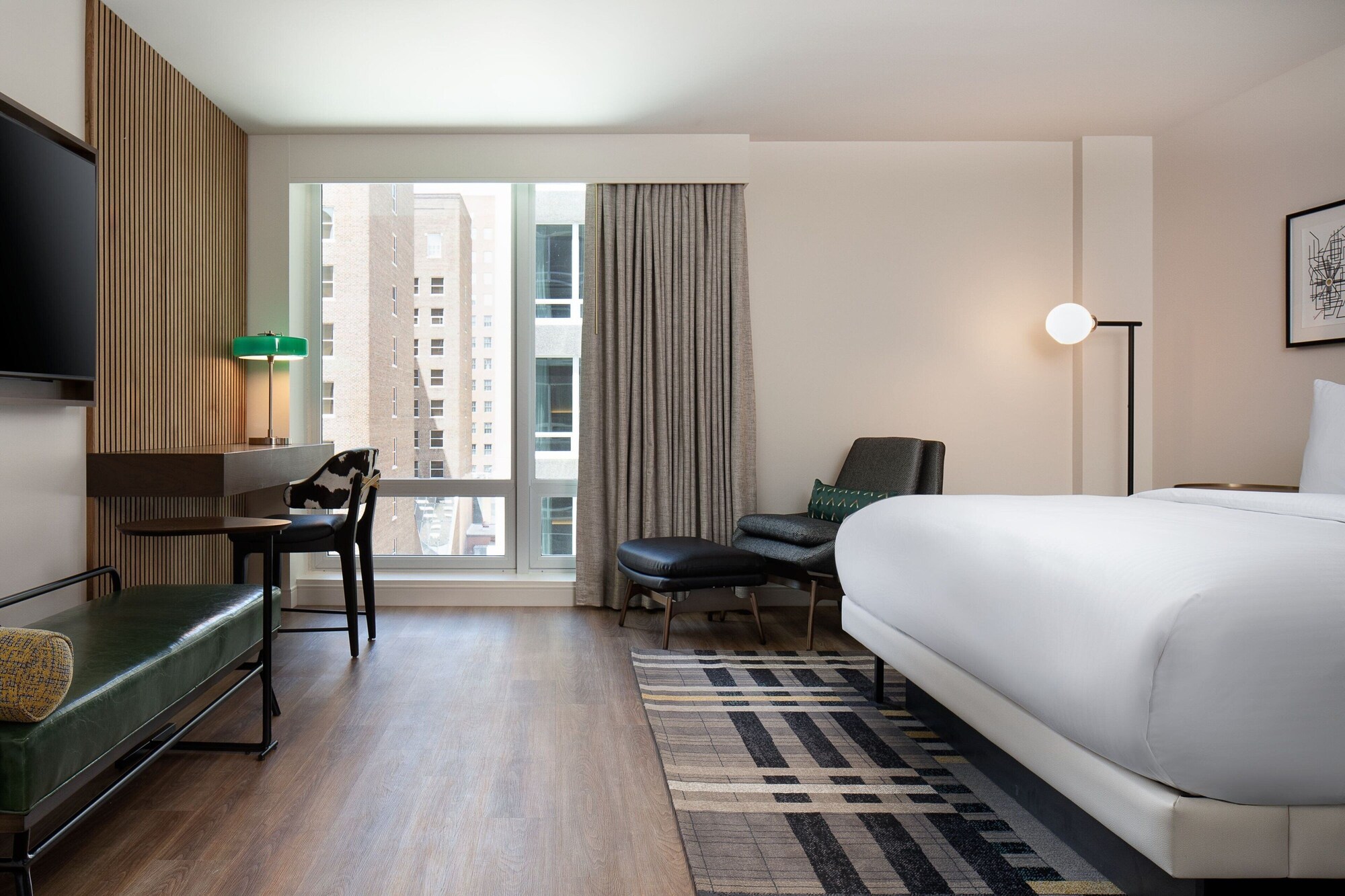 Room, King Bed, Courtyard View